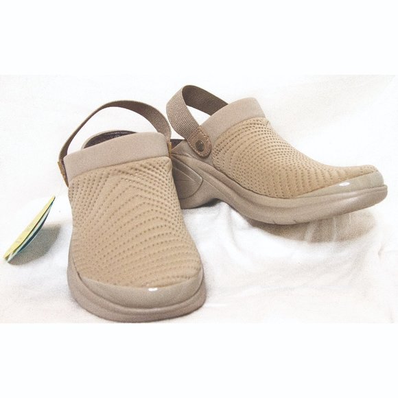Bzees Shoes - WOMEN BZEES KITTY CLOGS